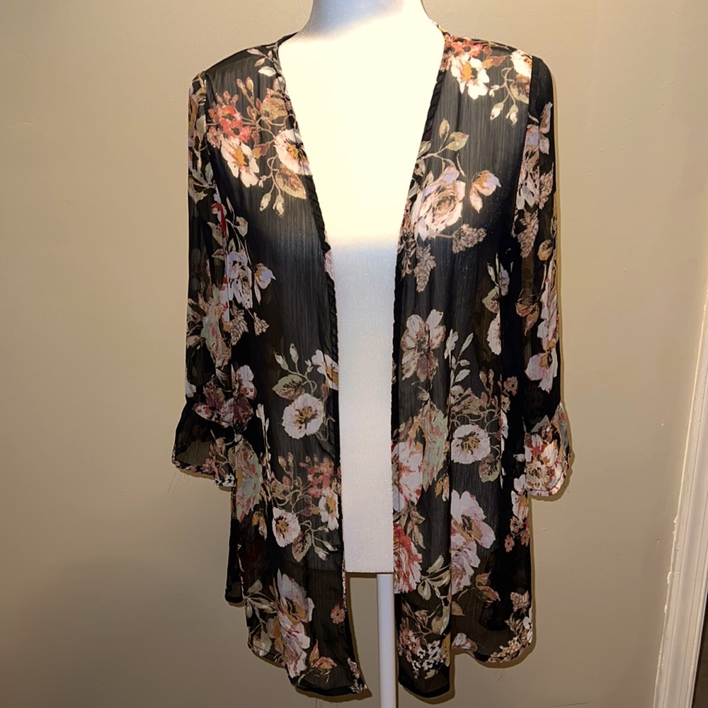 Dark floral Kimono🥀